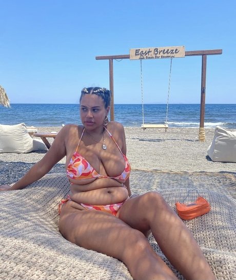 Chanelle Mauricette model images