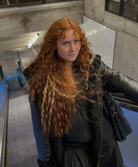 Nika Parker estrella libre galerías