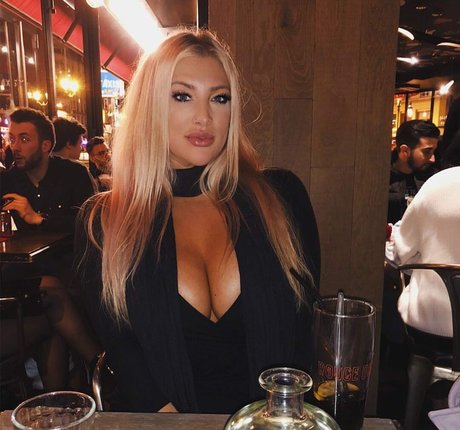 Taya Christian belle actrice galeries