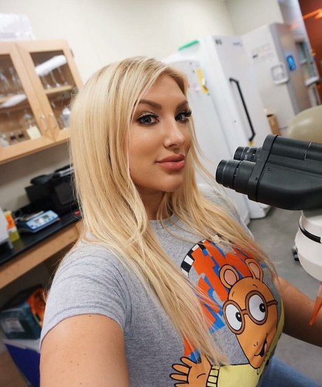 Taya Christian estrella porno desnuda fotos