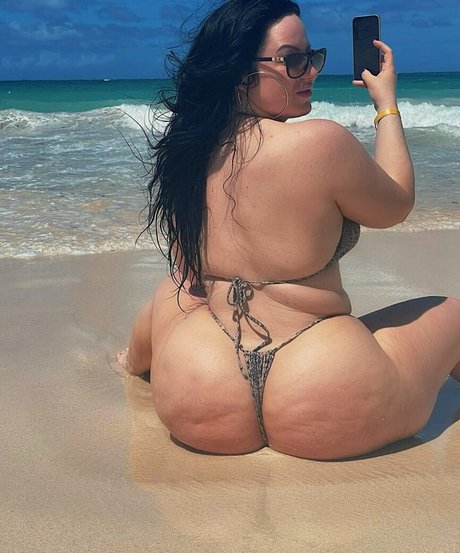 Anjadee model top images