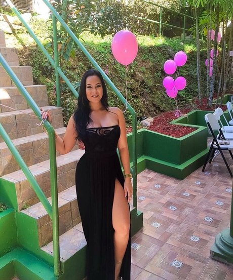 Toni Salina Chee Young buena estrella porno fotos