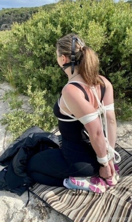 aussiebondagegirl actrice de grande qualité collection