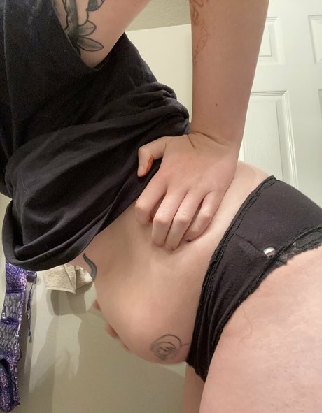 bigbellybenni star du porno belle photos