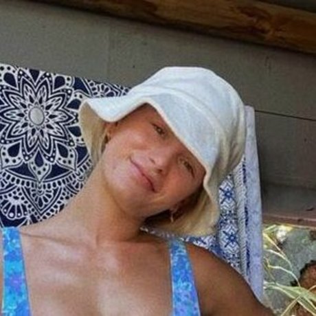 Morgan Moroney mannequin des photos