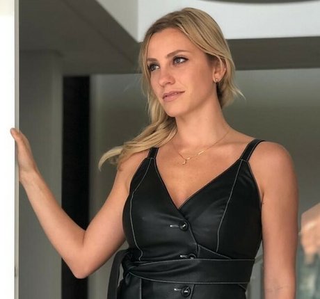Fernanda Colombo art actress pictures