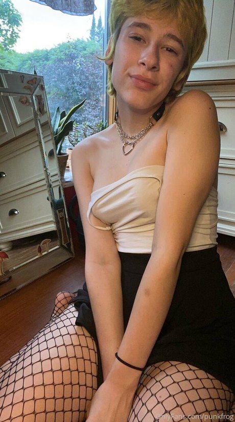 punkfrog actrice sexy archive