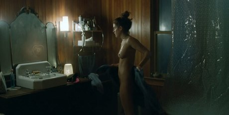 Riley Keough étoile de l'art galerie