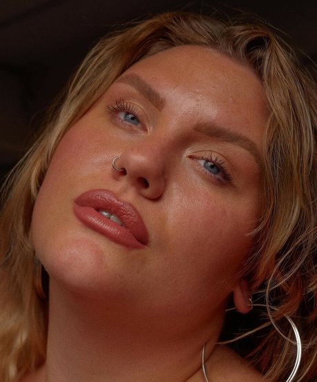 Lovaeij model exclusive img