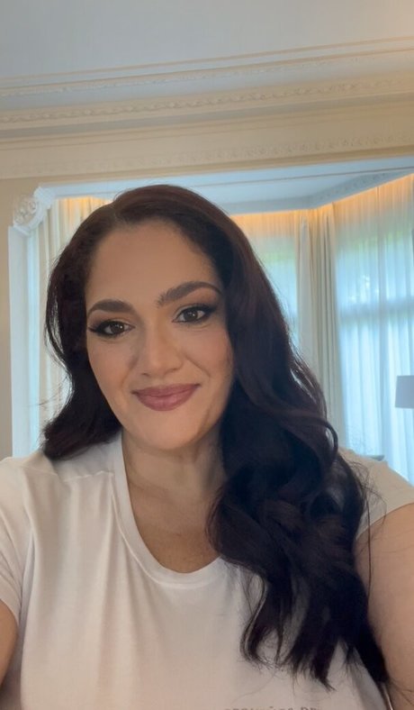 Patricia Curvy XXL estrella porno sexy fotos