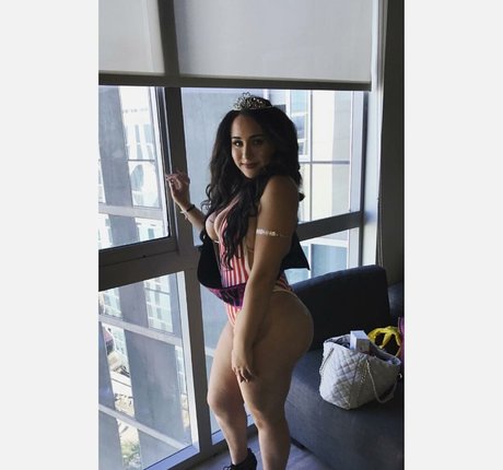 Tana Habibi modelo libre archivo