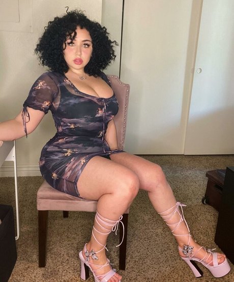 Tana Habibi sexo modelo imágenes