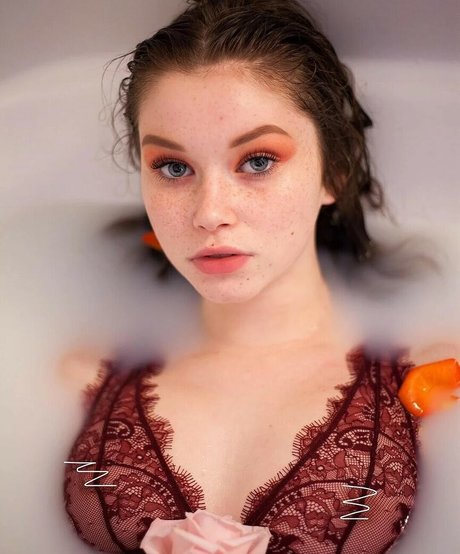 Lily Ana Alexander star du porno chaud galerie