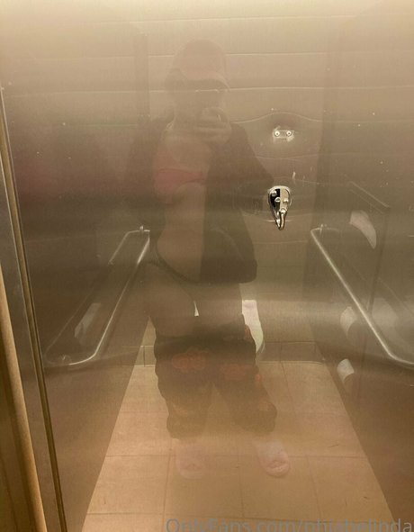 phiabelinda jolie étoile galeries