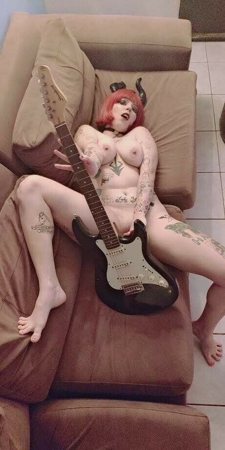 Naru Peridot naked actress photo