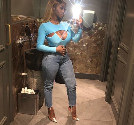 LXRYCC nude actress picture