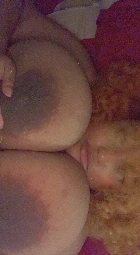 supersaiyanboobs actriz erótica foto