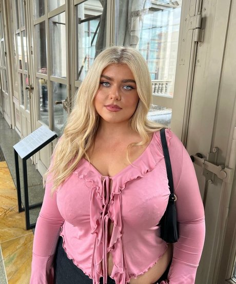 Miss Honey Mia actrice hd photos