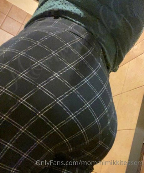 mommimikkiteasers pretty pornstar photo