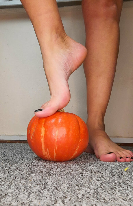 goddesstessaprag estrella caliente imagen