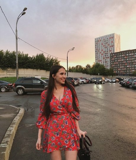 Kamilla Karieva modelo hermosa archivo