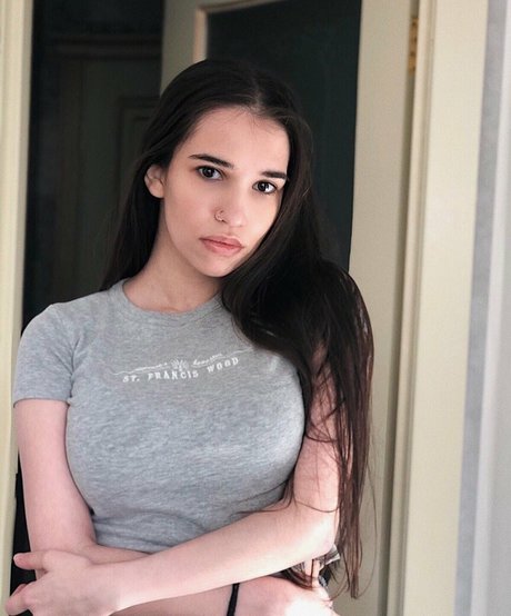 Kamilla Karieva modelo sexual fotos