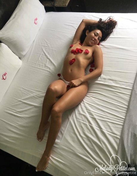 melodypetite star du porno adulte archive