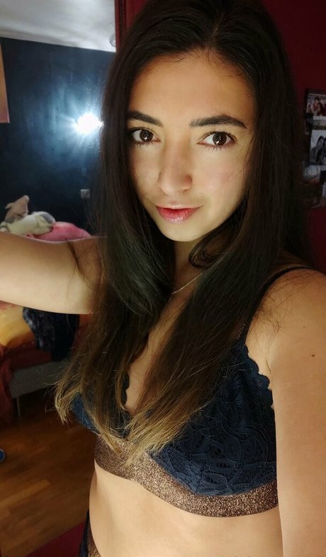 fridasante model beautiful img