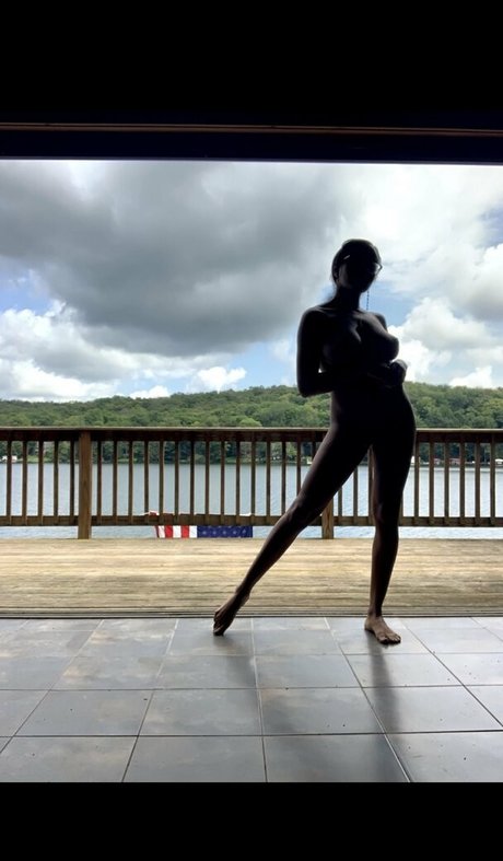 anyaivy estrella atractiva foto