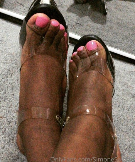 simonesavage actriz foto