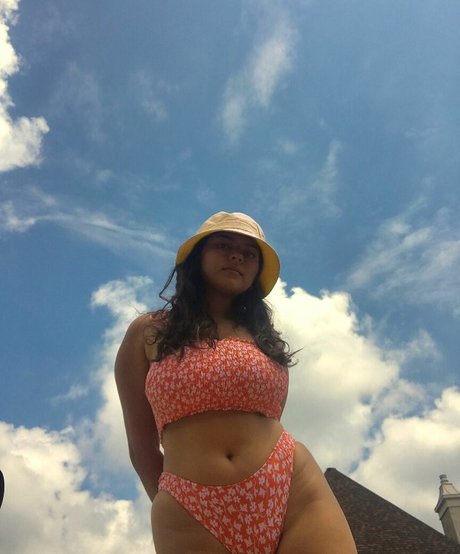 Nada C high quality actress pics