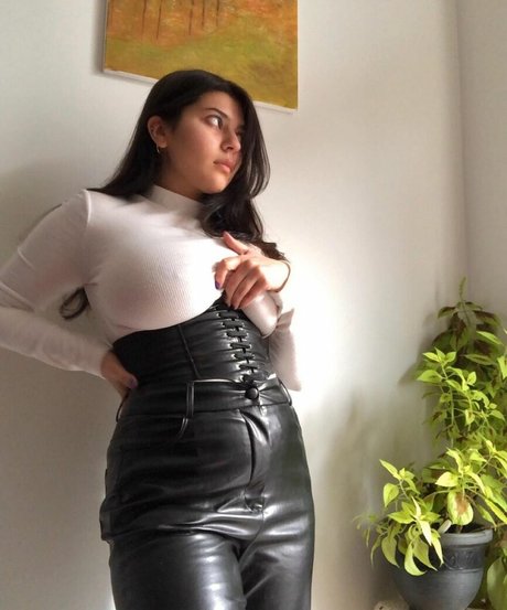 Nada C sex model img