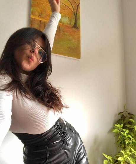 Nada C naked model img