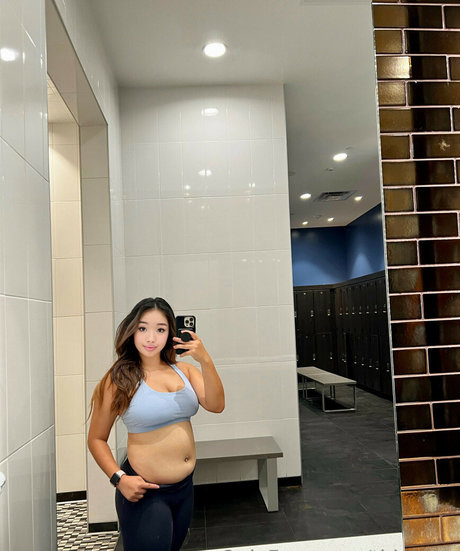 ThickAzn estrella porno atractiva galerías