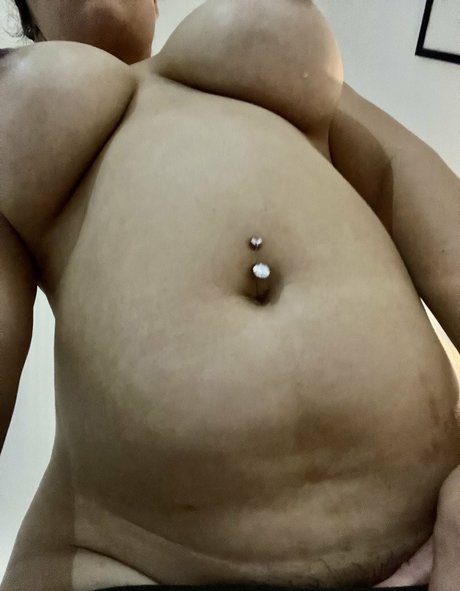 ThickAzn modelo desnudo galería