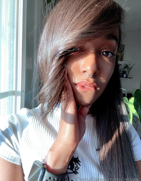 qtkek nude pornstar pic