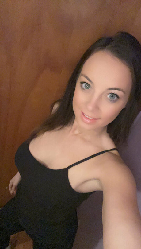 Mikmagik erotic pornstar img