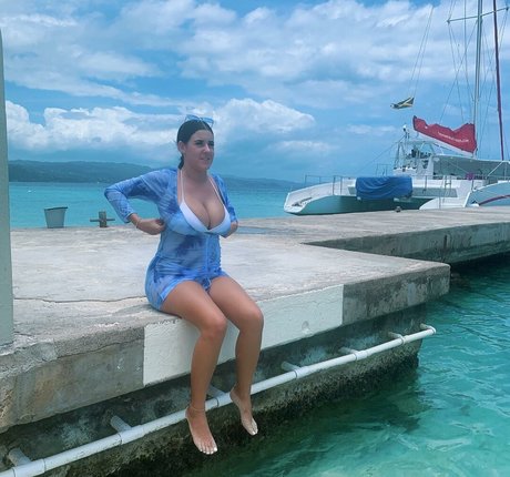 Lizzy Rae star du porno adulte archive