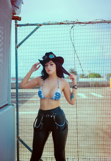 amythunderbolt modelo erótico fotos