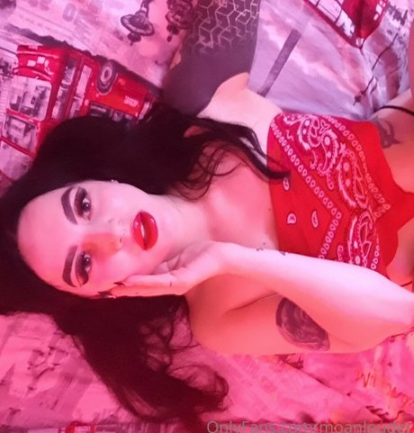 moanlouder star naked galleries