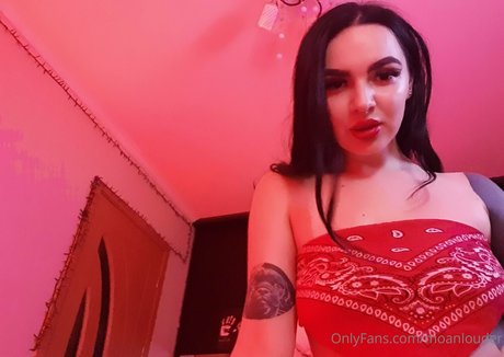 moanlouder erotic actress photos