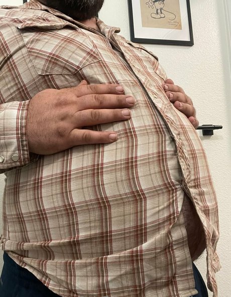 rounding out pornographic model pic