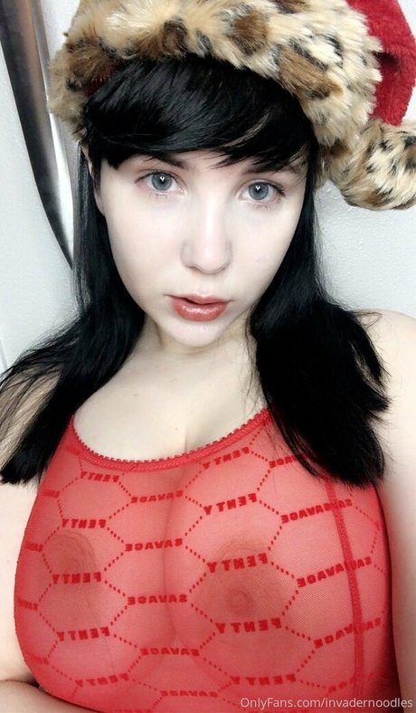 invadernoodles sexy actress archive