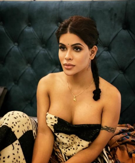 Alina Rai pretty pornstar images