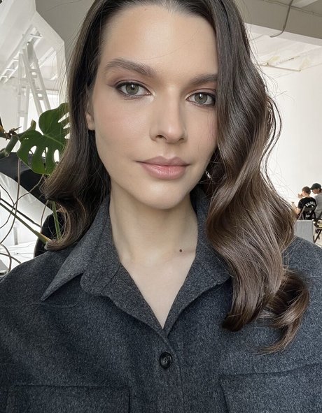 Sasha Zotova modèle adulte img