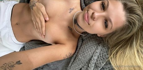 Corey Maison actrice nue galeries