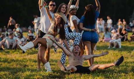 Agne Agnieska modelo desnudos archivo