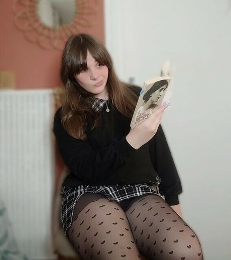 Alix Fembug adult model photos