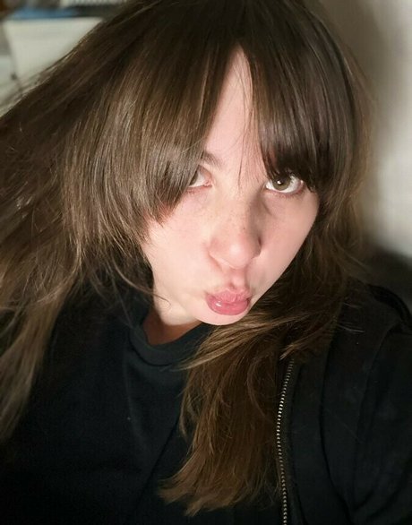 Alix Fembug modelo superior imágenes