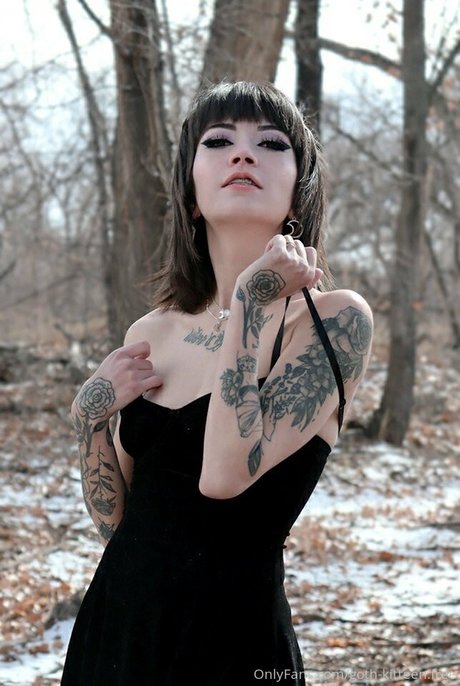 goth kitteen free modelo adulto foto